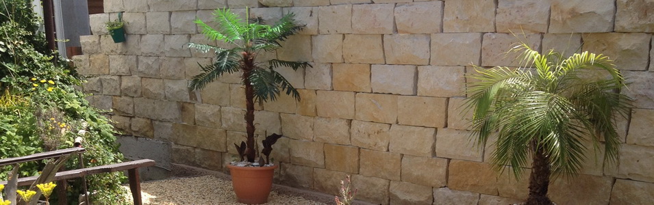 Sandstein Bruchsteine, Mauersteine, Blockstufen, Randsteine, Mauerabdeckung, Verblender, Pflastersteine, Natursteine, Sandsteinplatten, getrommelt