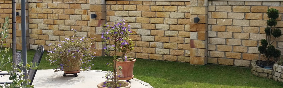 Sandstein Bruchsteine, Mauersteine, Blockstufen, Randsteine, Mauerabdeckung, Verblender, Pflastersteine, Natursteine, Sandsteinplatten, getrommelt